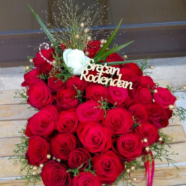 cvetni aranzman, cvecara beograd, dostava cveca, isporuka cveca, poklon