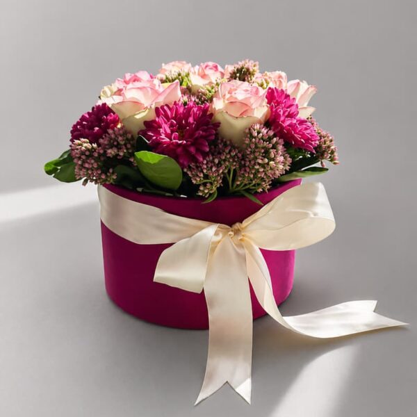 cvetni aranžman u kutiji dostava Beograd