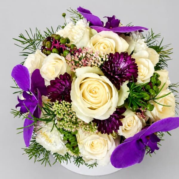 mali bidermajer bele ruže venčanje