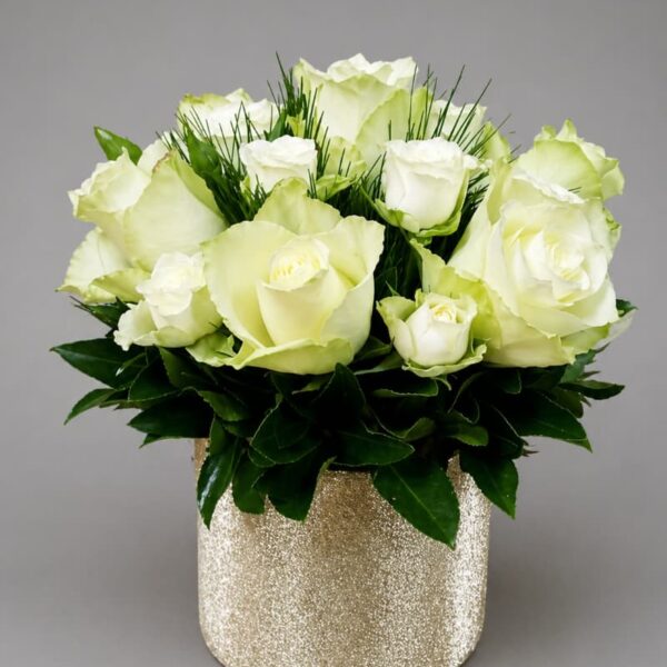 flower box bele ruže luksuzni aranžman Beograd