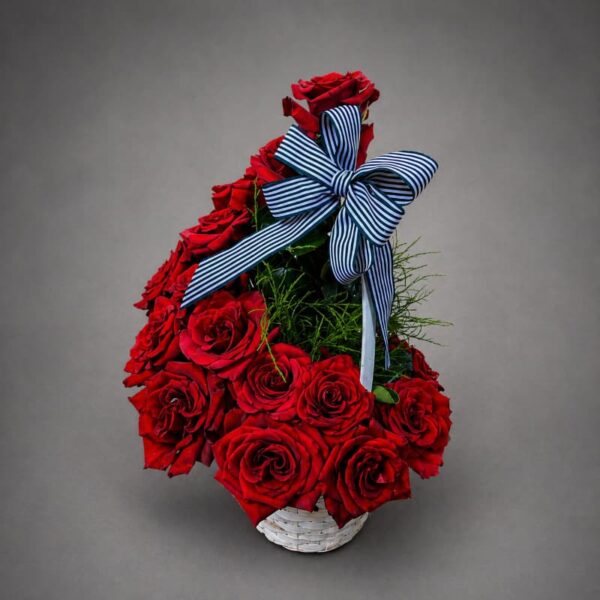 aranzman crvenih ruza u korpici sa masnom dostava beograd