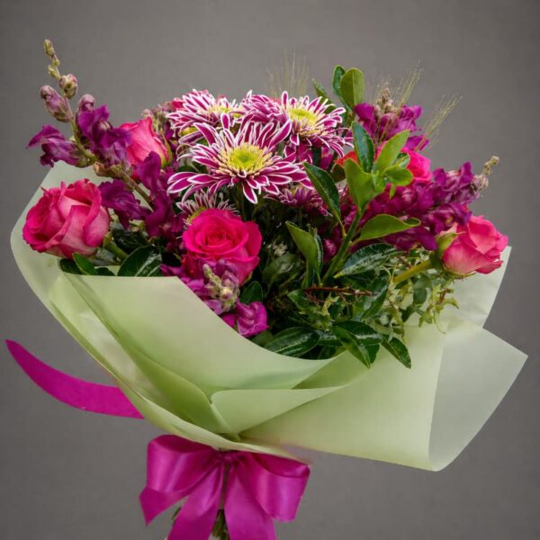 sareni buket sa ruzama i sezonskim cvecem dostava beograd