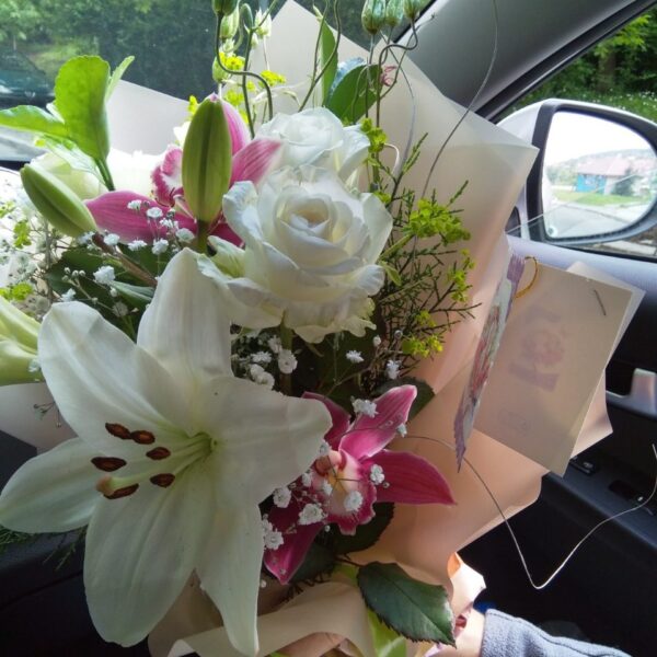 cvetni aranzman, cvecara beograd, dostava cveca, isporuka cveca, poklon