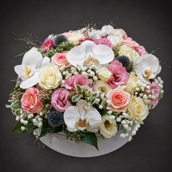 luksuzni cvetni aranžman sa orhidejama i ružama u kutiji