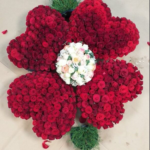 401 ruža u obliku cveta luksuzni aranžman dostava Srbija