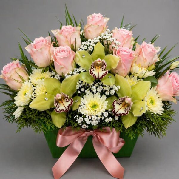 cvetni aranžman ruže orhideje kutija dostava Beograd