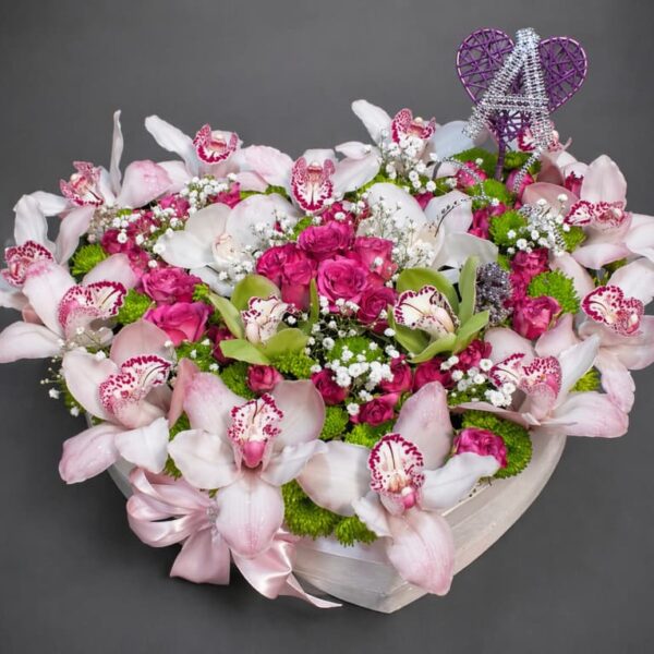 cvetni aranžman srce orhideje ruže dostava Beograd