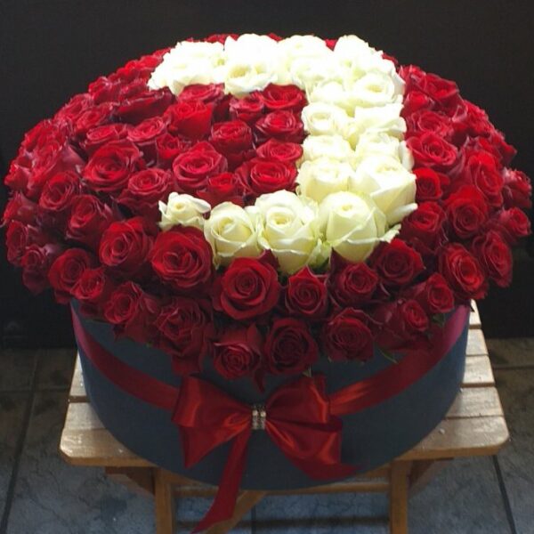 101 ruža sa slovom J u kutiji dostava Beograd