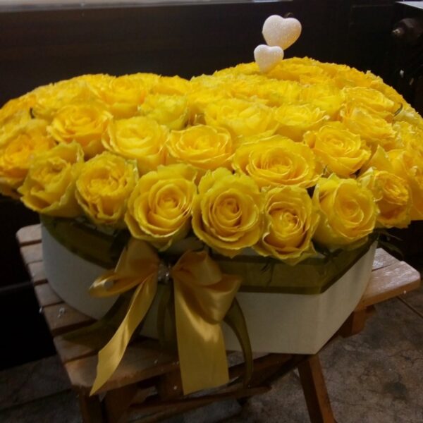 101 žuta ruža luksuzni aranžman dostava Beograd