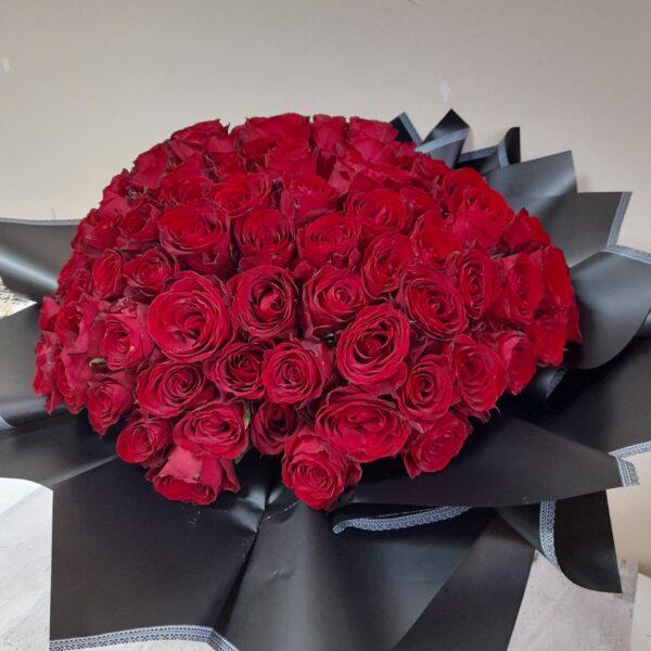buket 101 crvena ruža dostava Beograd