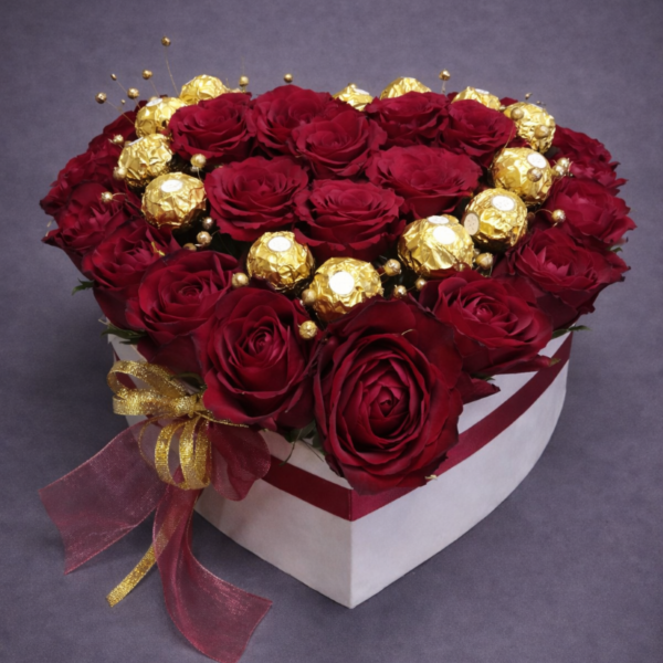 srce od crvenih ruža i ferrero čokolada u dekorativnoj kutiji