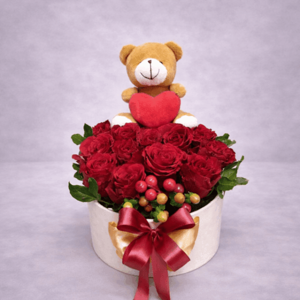 cvetni aranzman crvene ruze meda sa srcem poklon Beograd