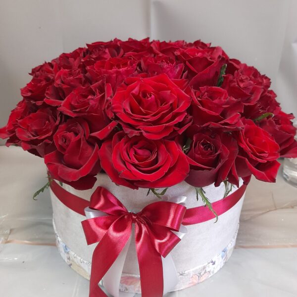 51 ruža – poklon koji ostavlja bez daha