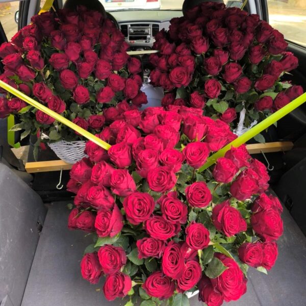 301 ruža u korpi dostava Srbija luksuzni buket