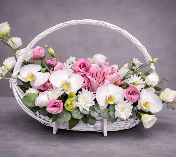 cvetna korpa sa orhidejama ljiljanima i ruzama dostava Beograd