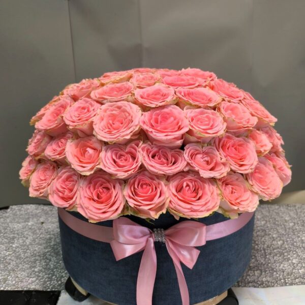 101 roze ruža u kutiji besplatna dostava Beograd luksuzni buket