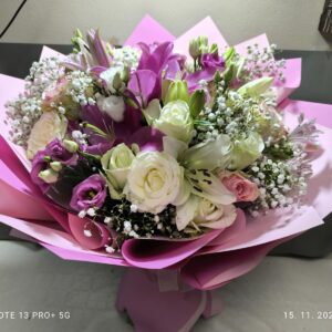 Buket cveća, ruže, ljiljan, lizijantus, gipsofila. Buket br. 2052