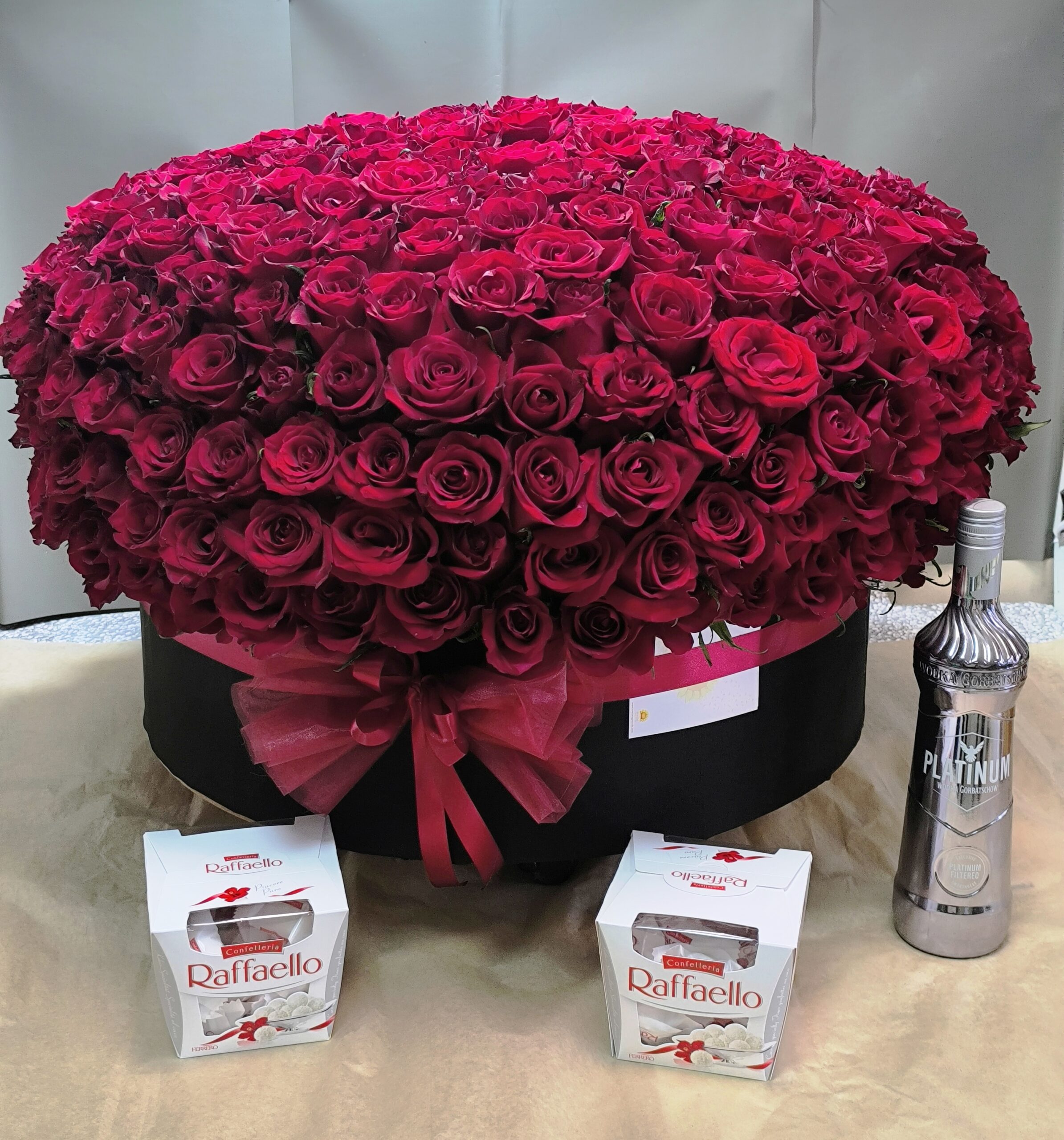 301 Crvena Ruža u Luksuznom Plišanom Boksu – Besplatna Dostava Beograd - Slika 2