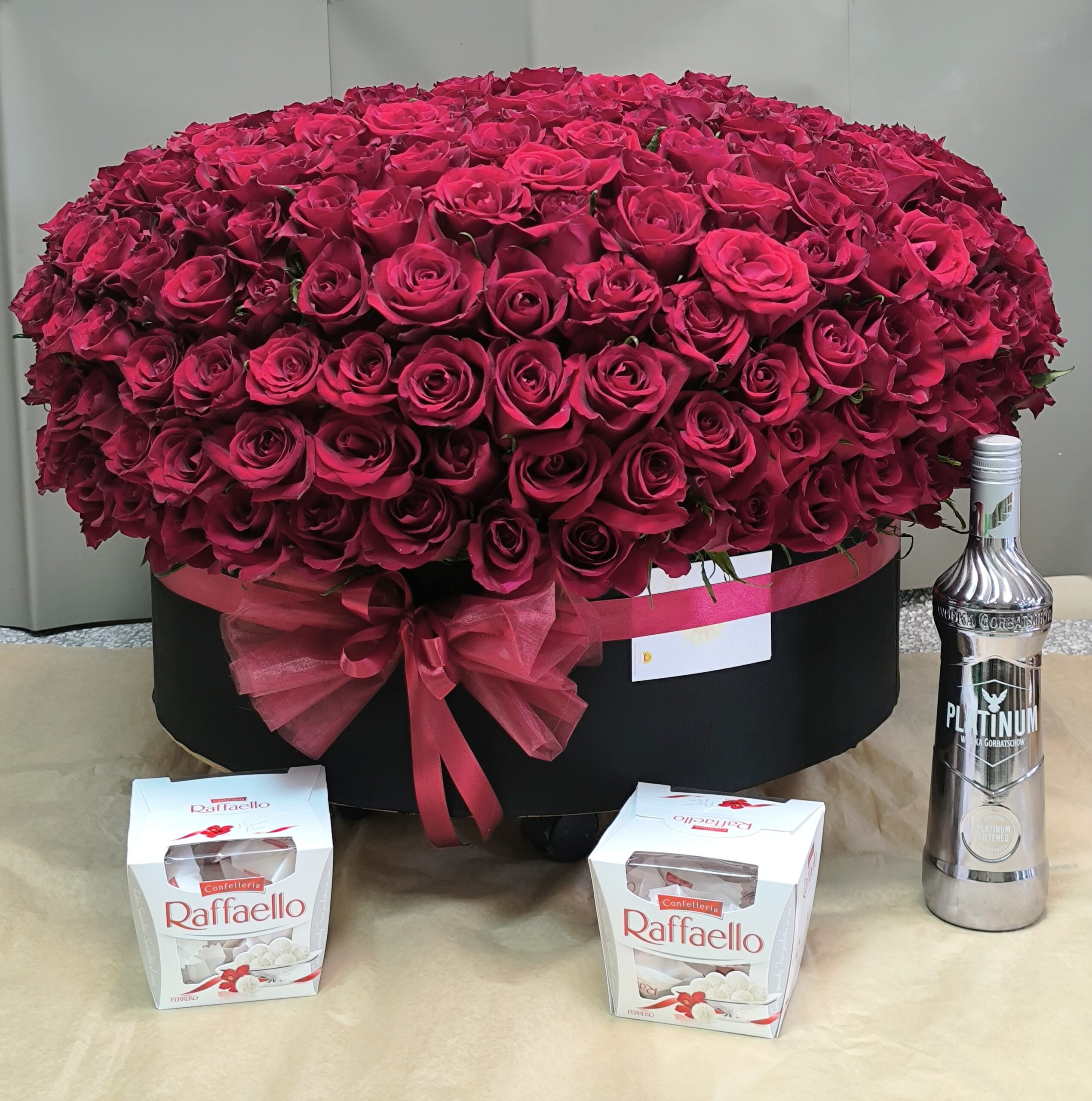 301 Crvena Ruža u Luksuznom Plišanom Boksu – Besplatna Dostava Beograd