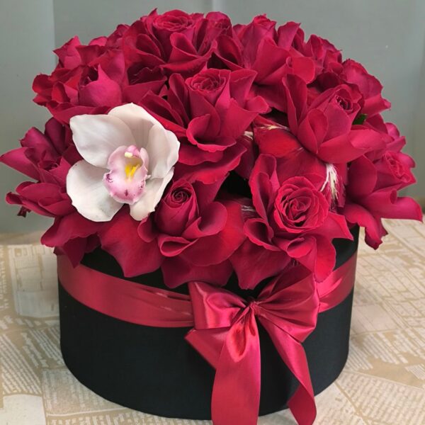 luksuzni buketi Beograd ruže u kutiji dostava cveća