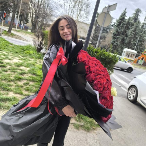 101 ruža Beograd luksuzni buket dostava cveća