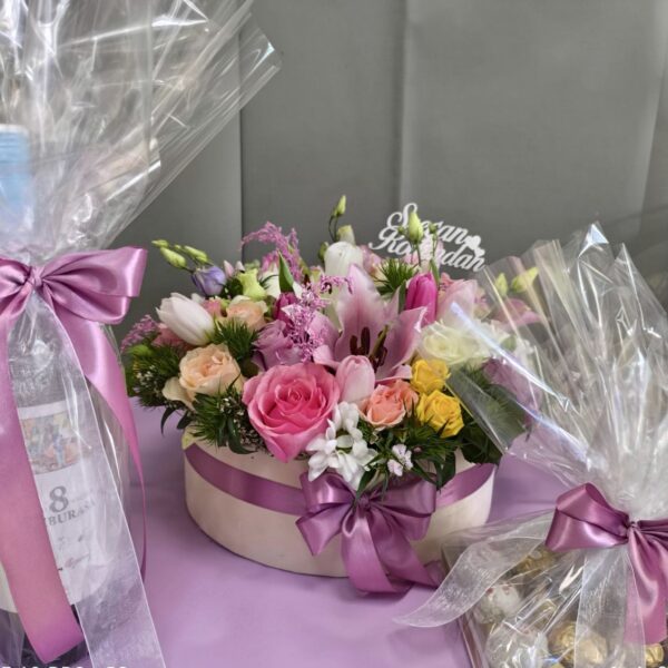 korporativni poklon cveće vino ferrero aranžman dostava Beograd