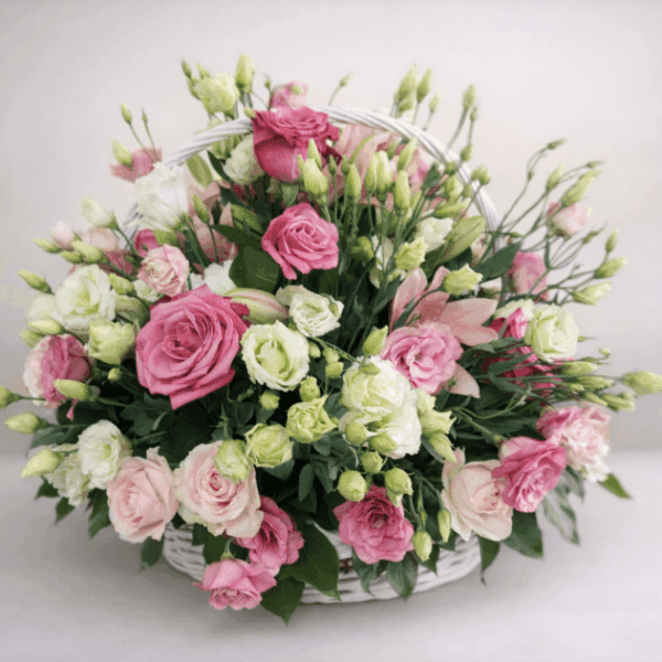 cvetna korpa sa ruzama i lizijantusom dostava beograd