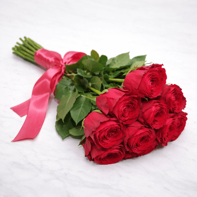 buket od 11 crvenih ruža sa mašnom
